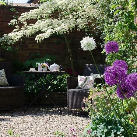 The Hollies Bed And Breakfast Uppingham Esterno foto