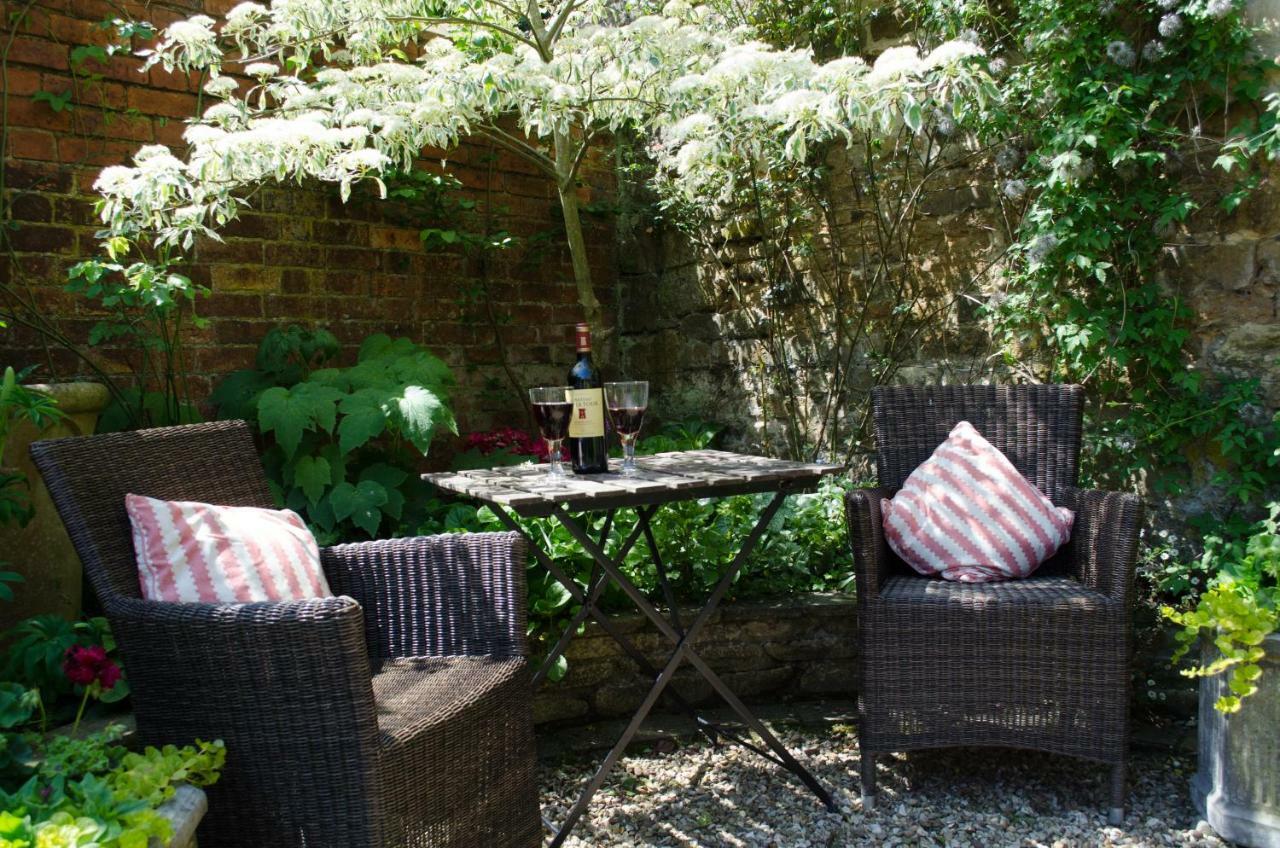 The Hollies Bed And Breakfast Uppingham Esterno foto